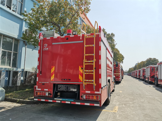 Xe cứu hỏa bốc hơi 8000L với cơ sở bánh xe 4600mm và tầm bắn 55m
